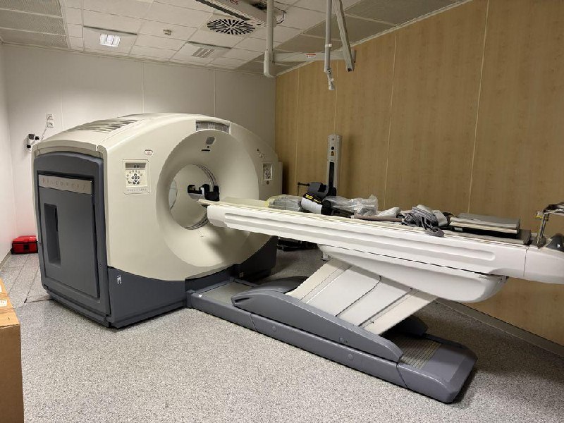 GE Discovery PET/CT listing photo for comparison planning.